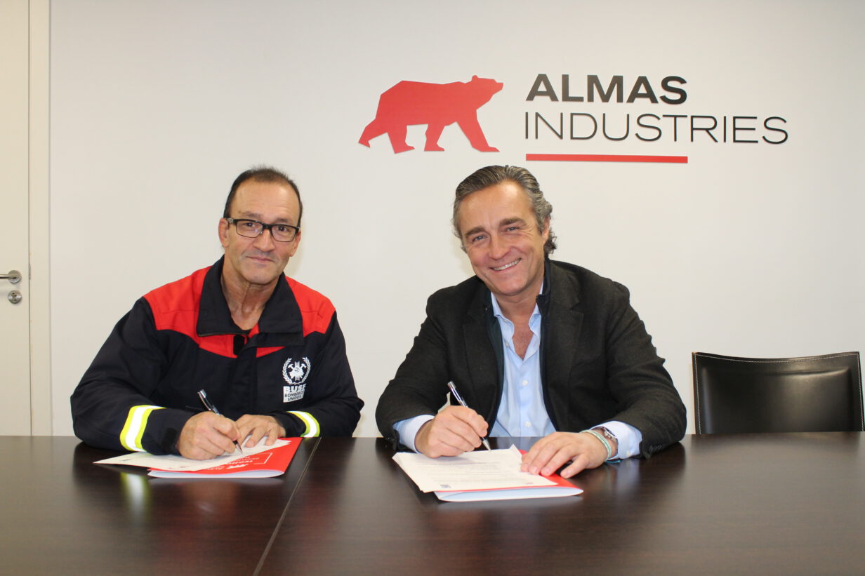 Almas Industries renueva su colaboración con Bomberos Unidos Sin Fronteras, BUSF